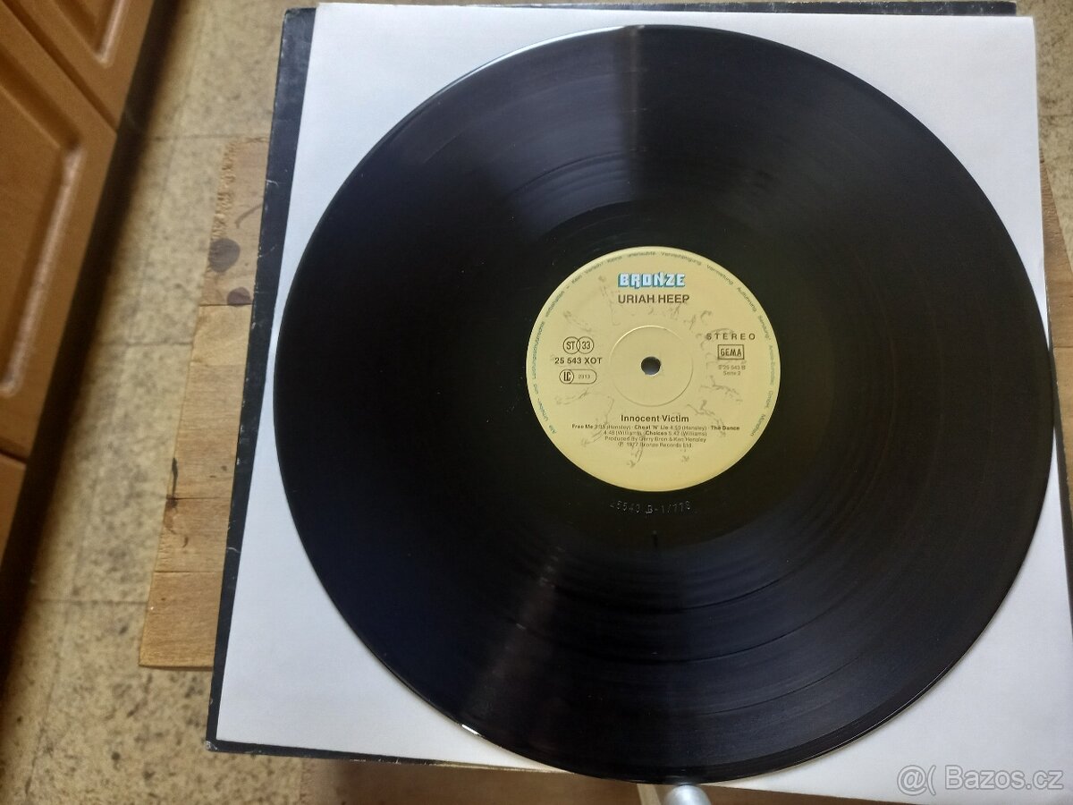 Uriah Heep – Innocent Victim (LP) + příloha - 3