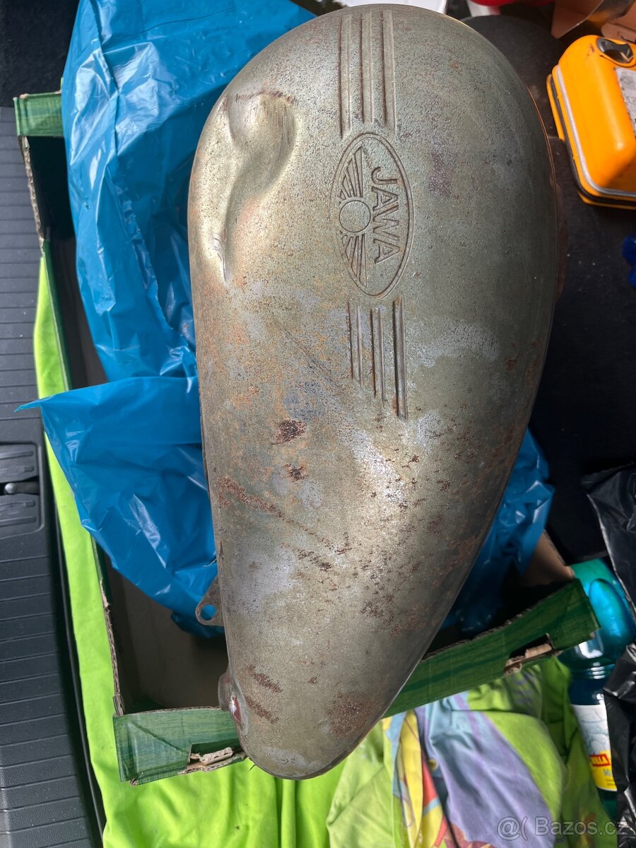 Nádrž Jawa Pérák - 3