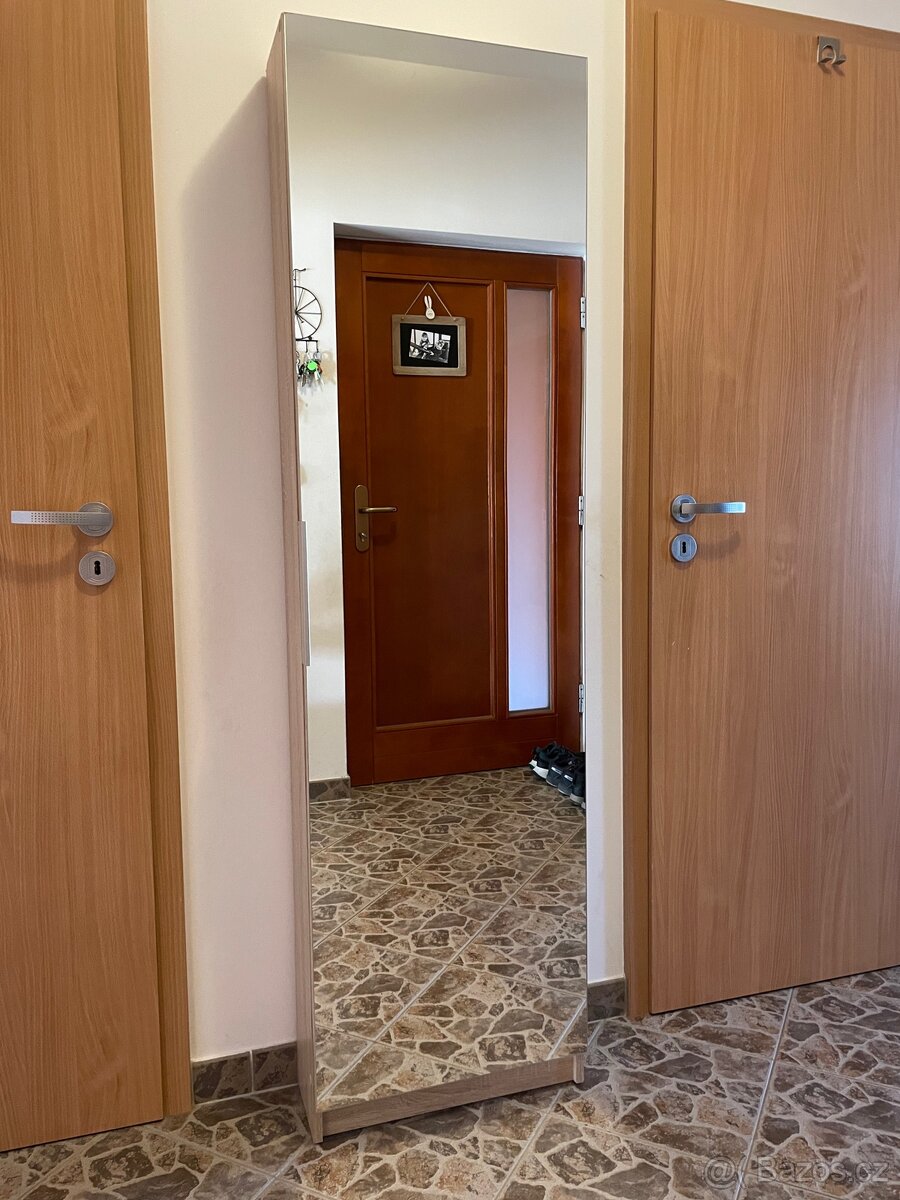 Úzký botník se zrcadlem - 3