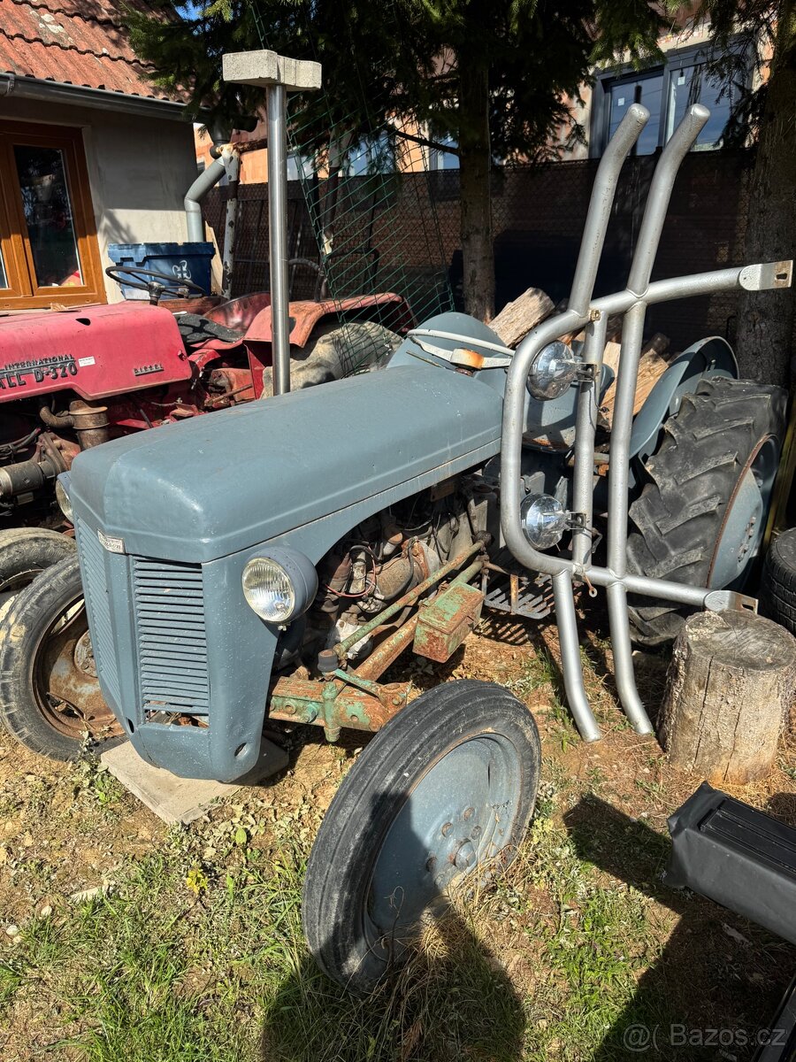 Prodám traktory McCormik D320/ Ferguson TEA20 - 3