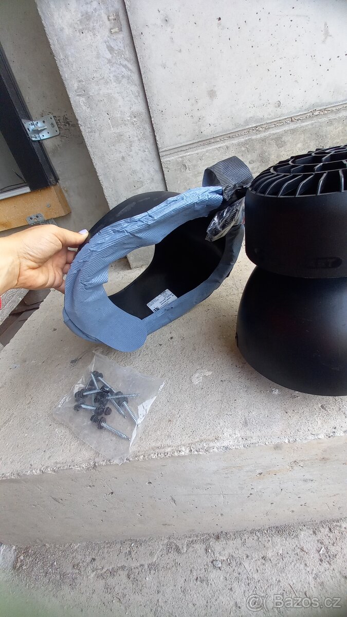 Vetraci kominek Wirplast na šikmou plechovou strechu - 3