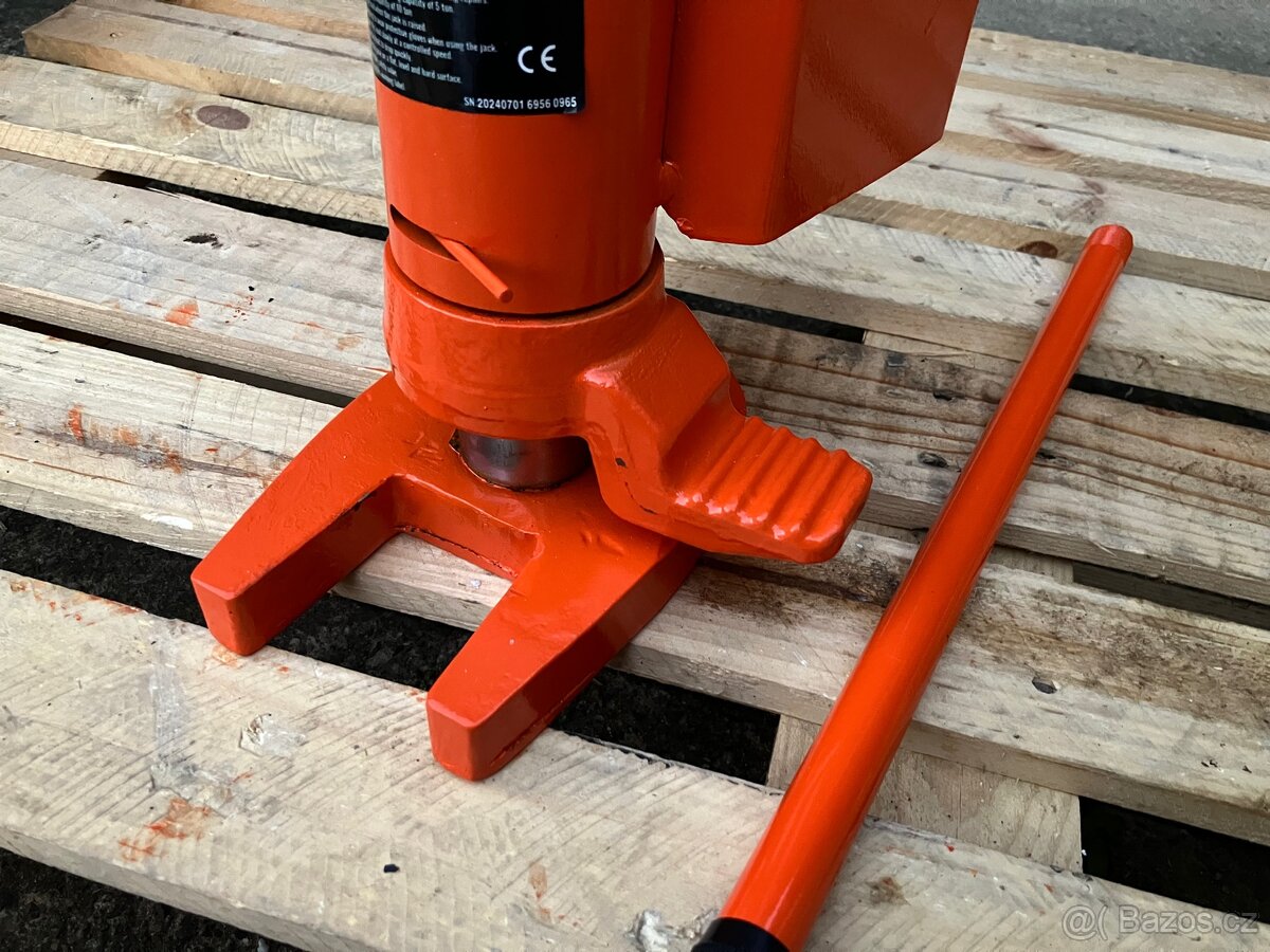 Hydraulický zvedák s patkou 5-10 tun - 3
