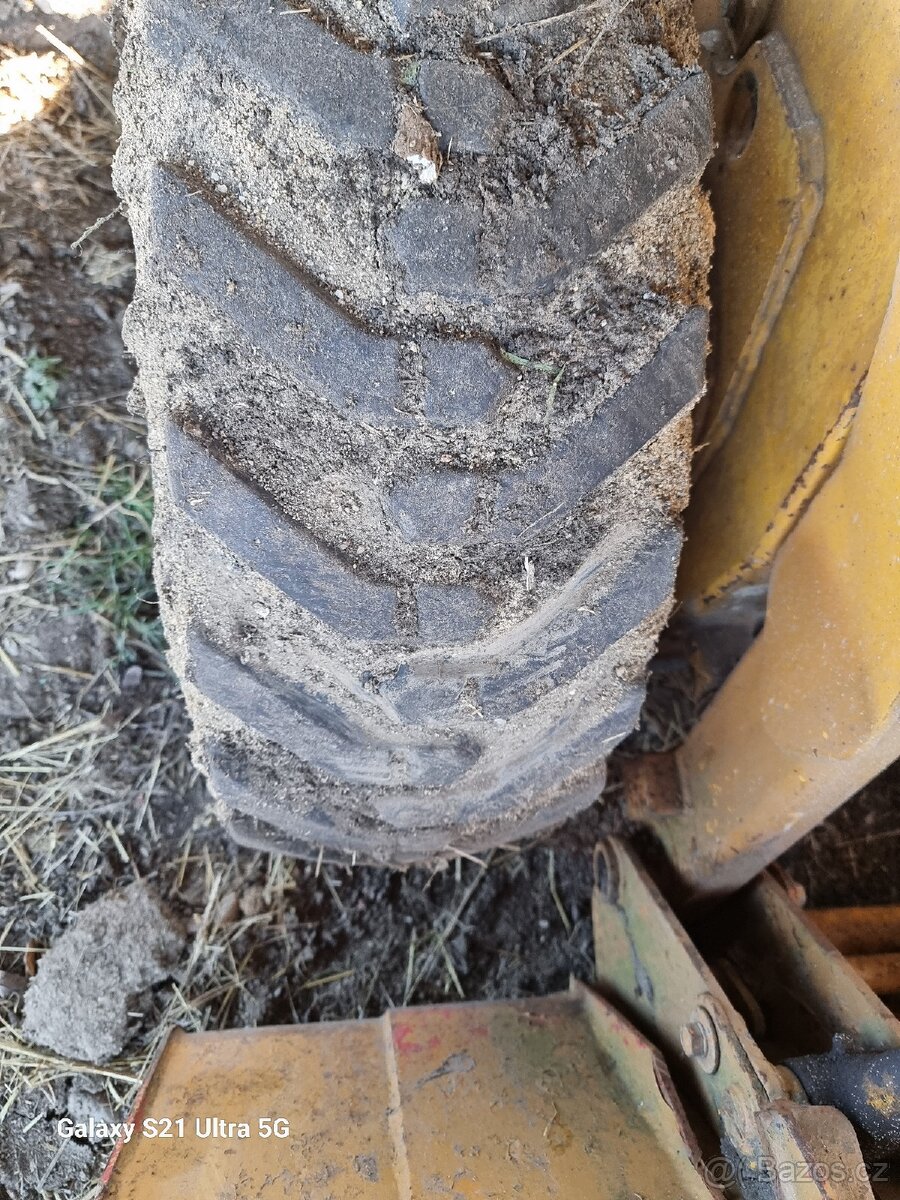 Smykový nakladač 2.1t - 3