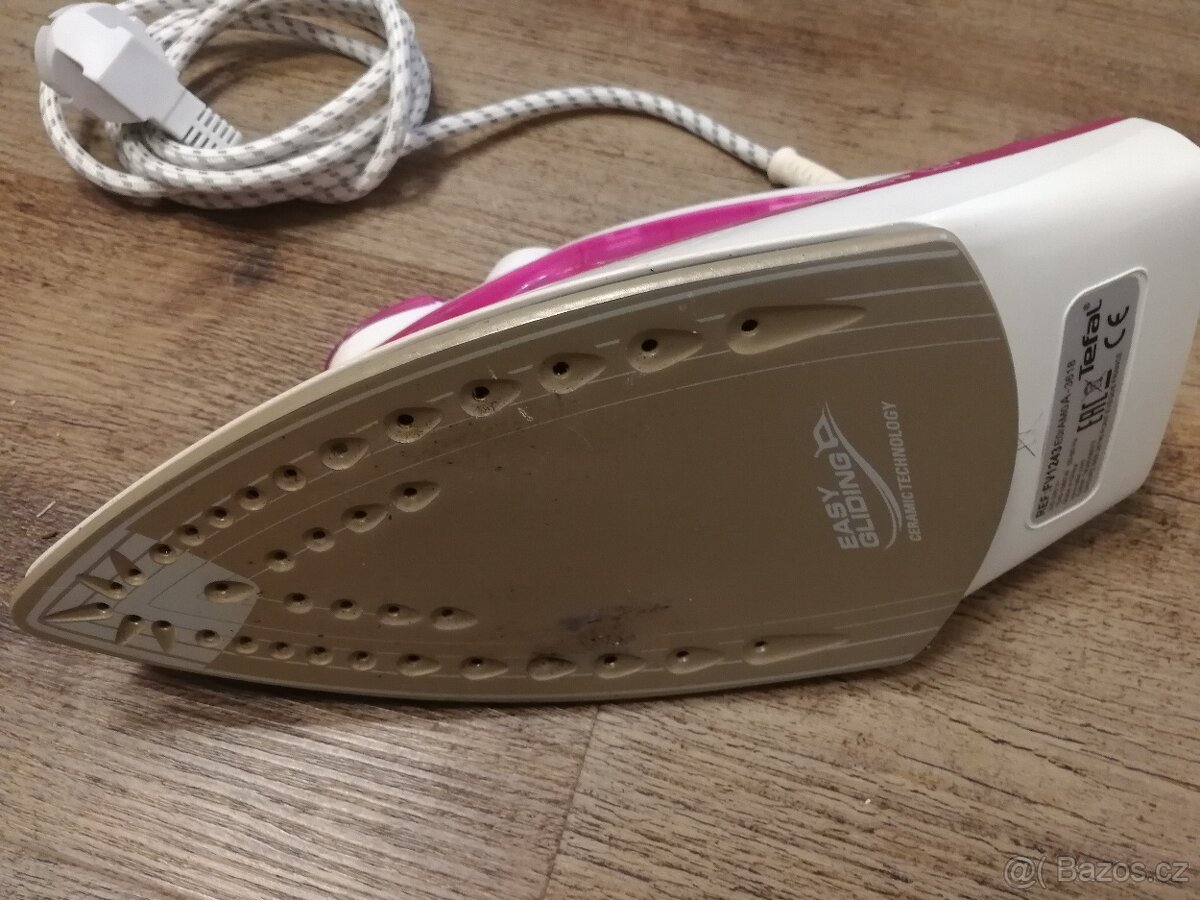 Prodám napařovací žehličku Tefal - 3
