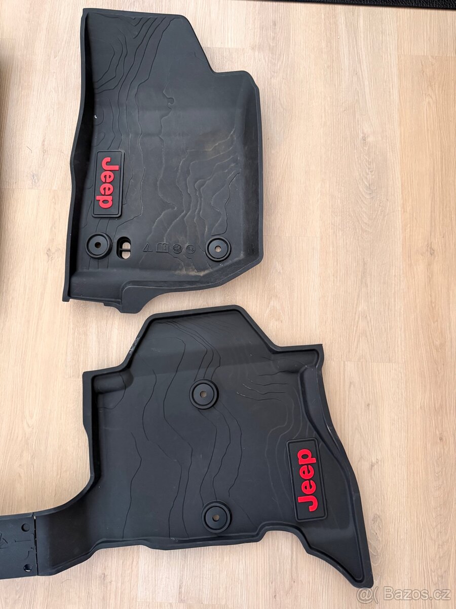 Jeep Wrangler 4xe gumové koberce - 3