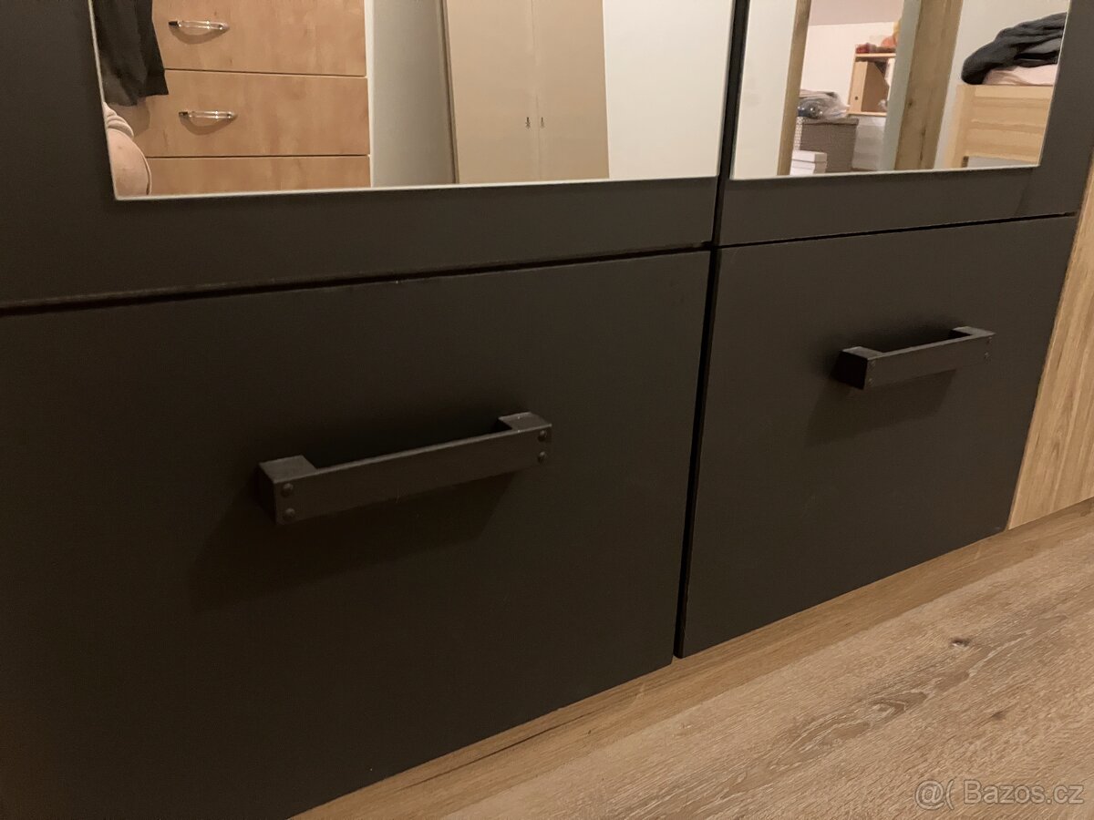 Šatní skříň - 3