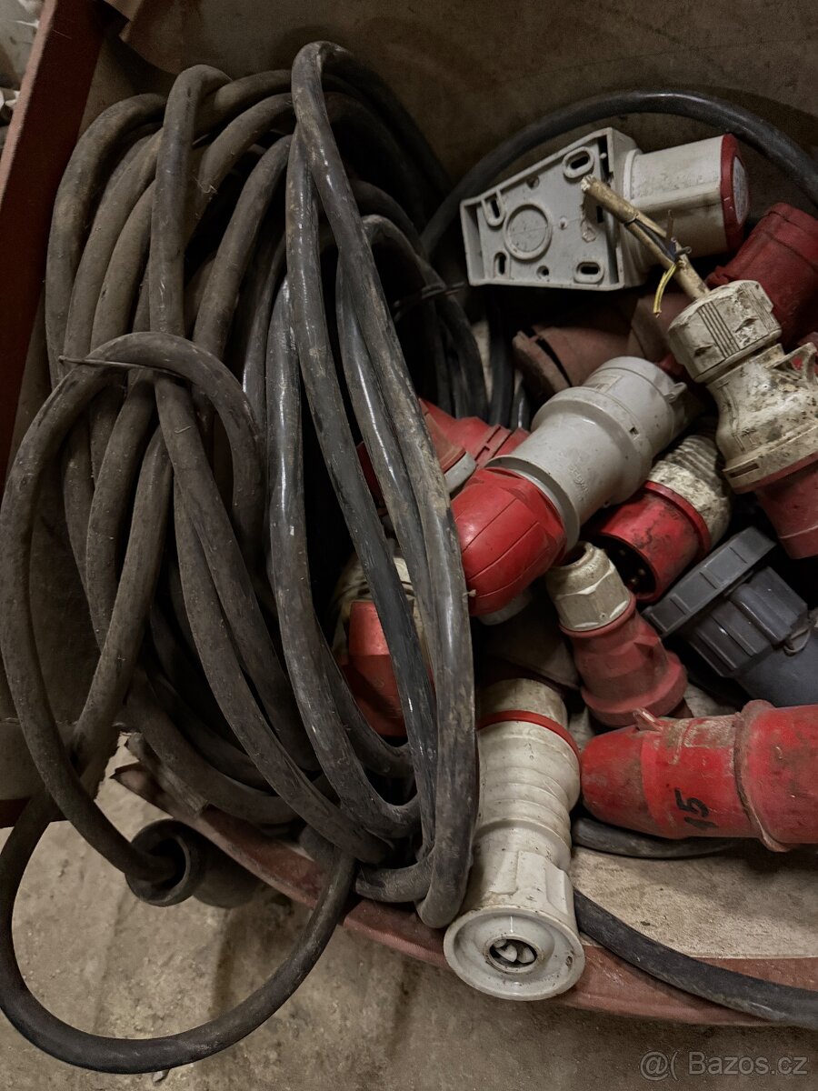 Zásuvky a kabely na třífázový - 3