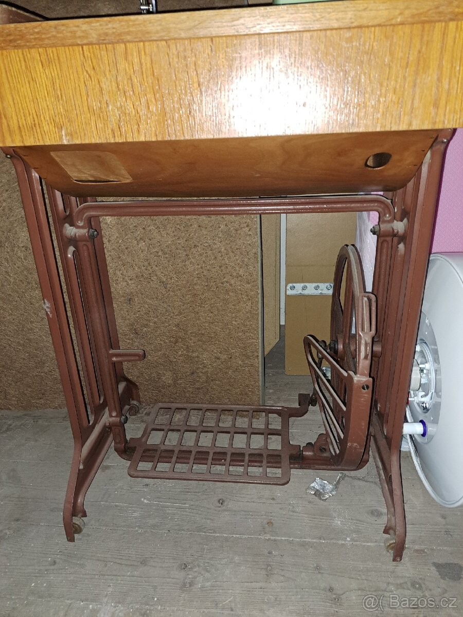 Retro šicí stroj Minerva - 3