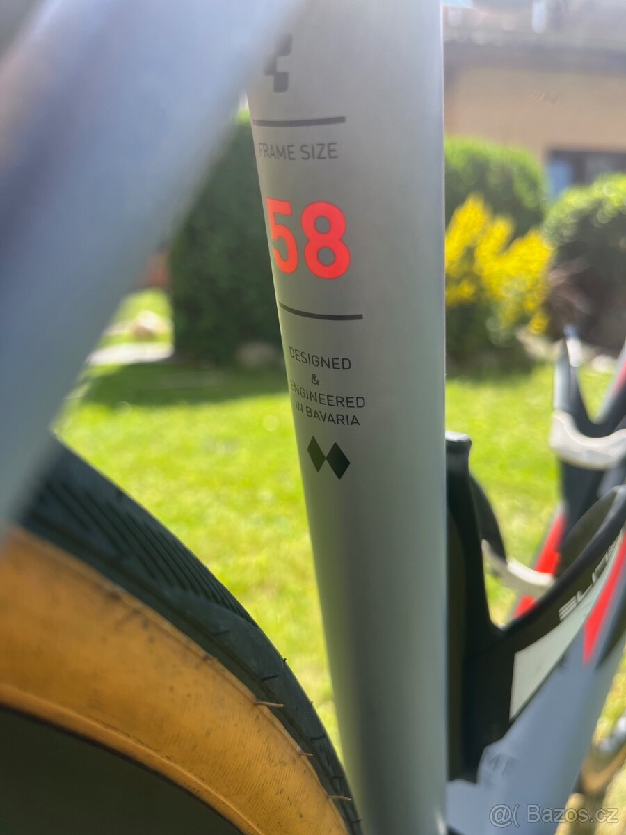 Karbonové kolo Cube attain - 3