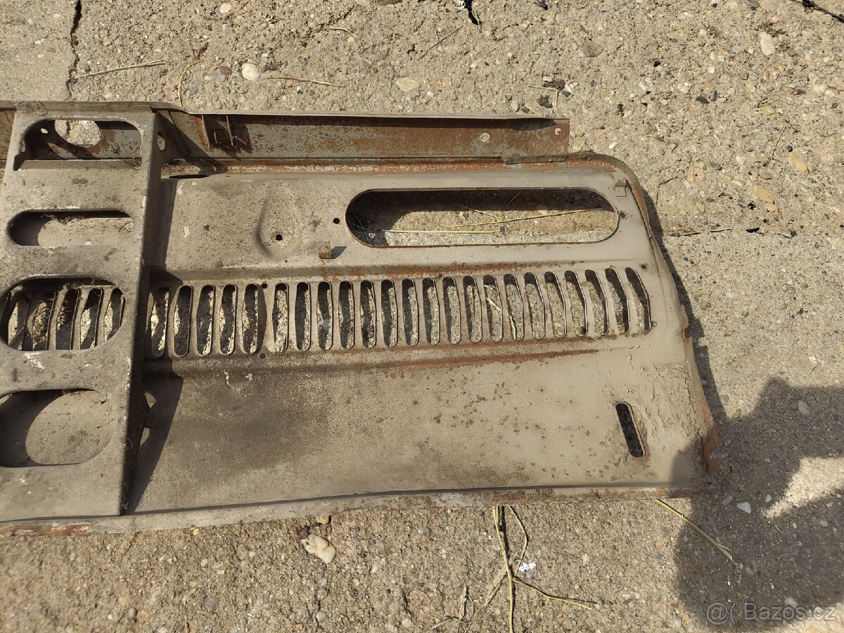 Škoda 100 zadní čelo - 3