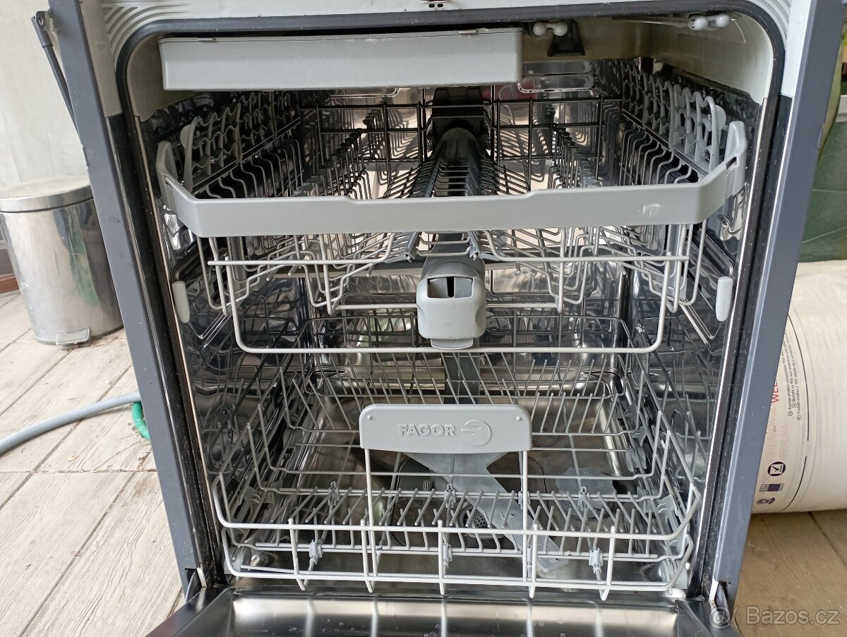 Myčka Fagor LVF74IT - 3