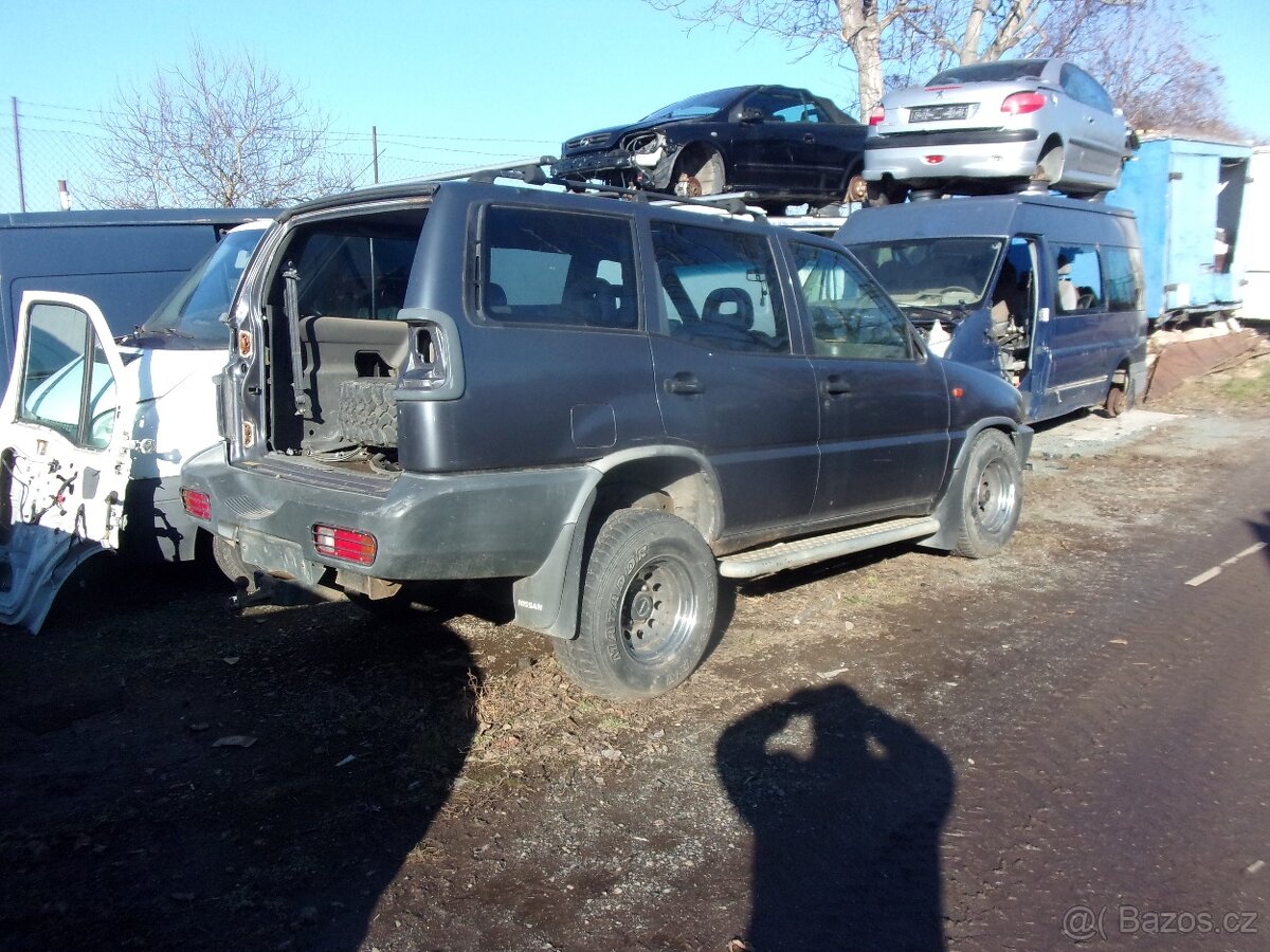 NISSAN TERRANO 2,7 DI + 2,4í - 3