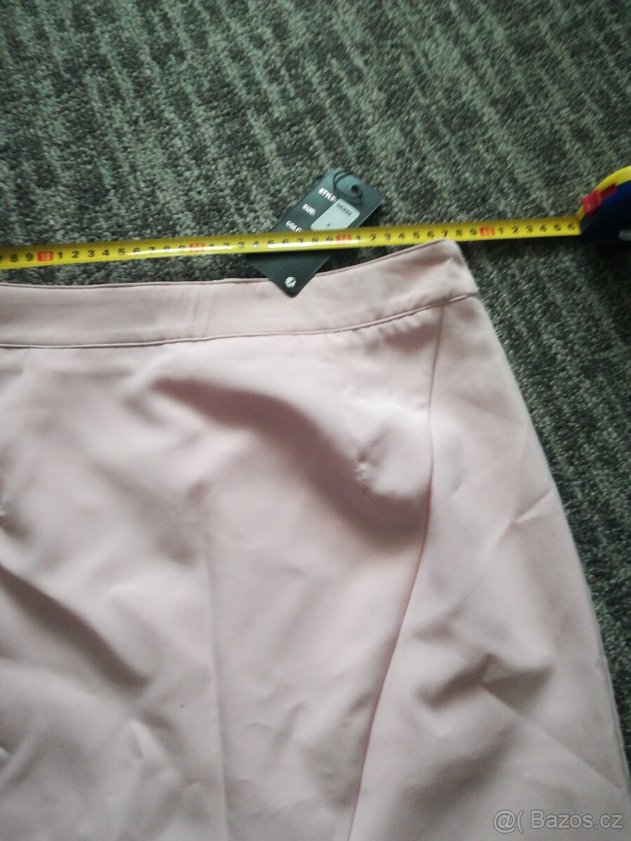 Nádherná sukně s krajkou - 3