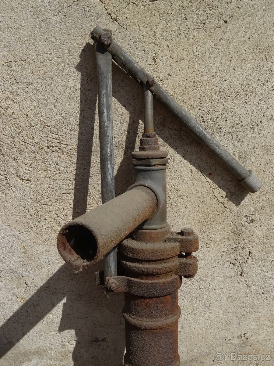 Historická retro industriální pumpa - 3