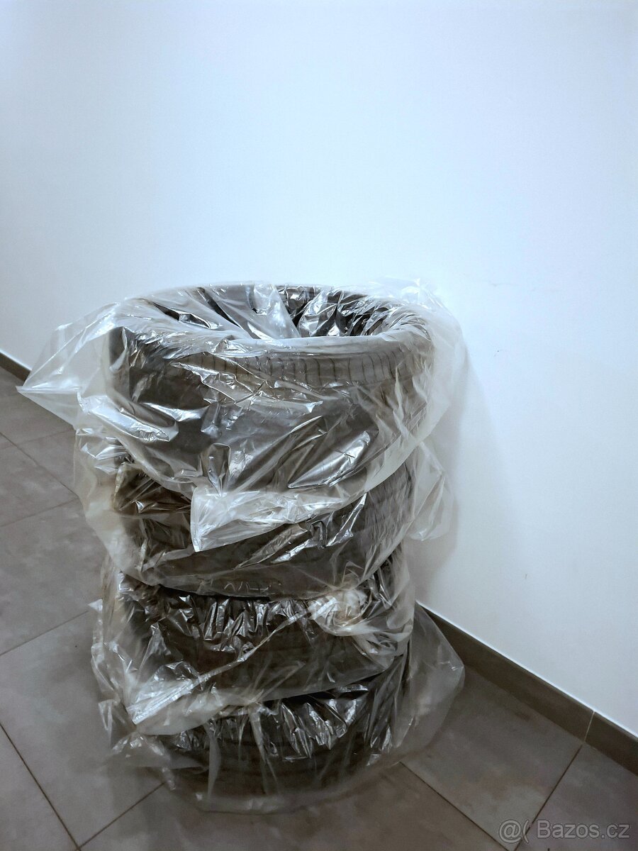 Michelin 235/40R19 96W - 3