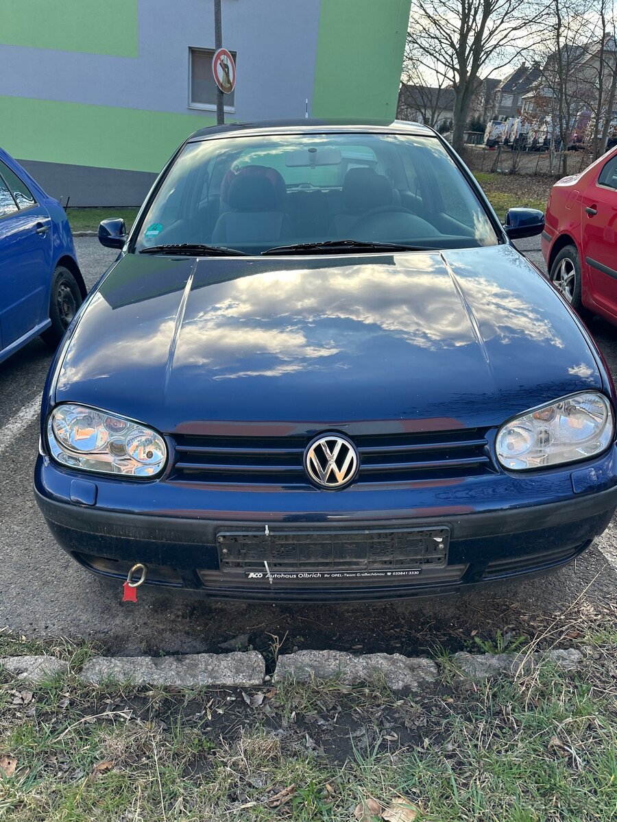 Auto na náhradní díly. - 3