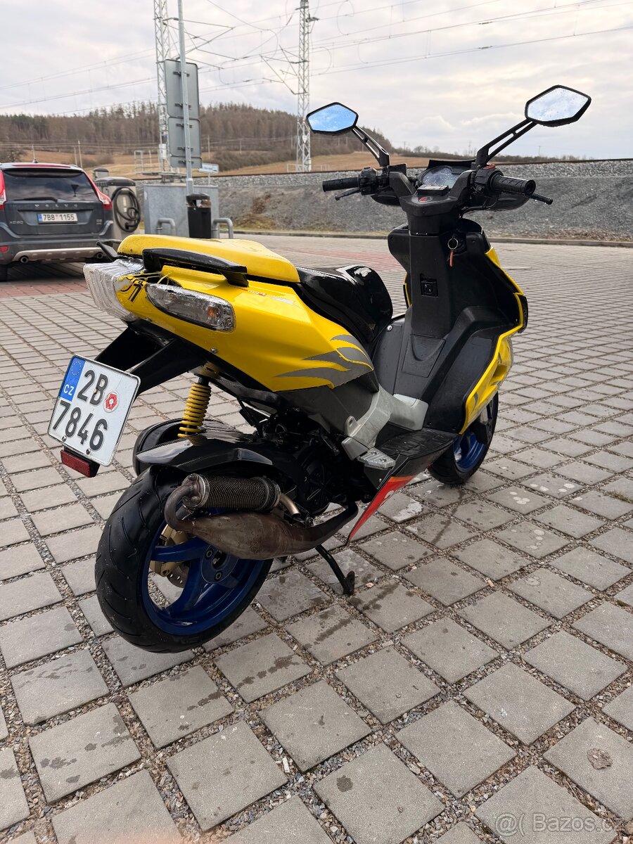 Aprilia sr 50 - 3