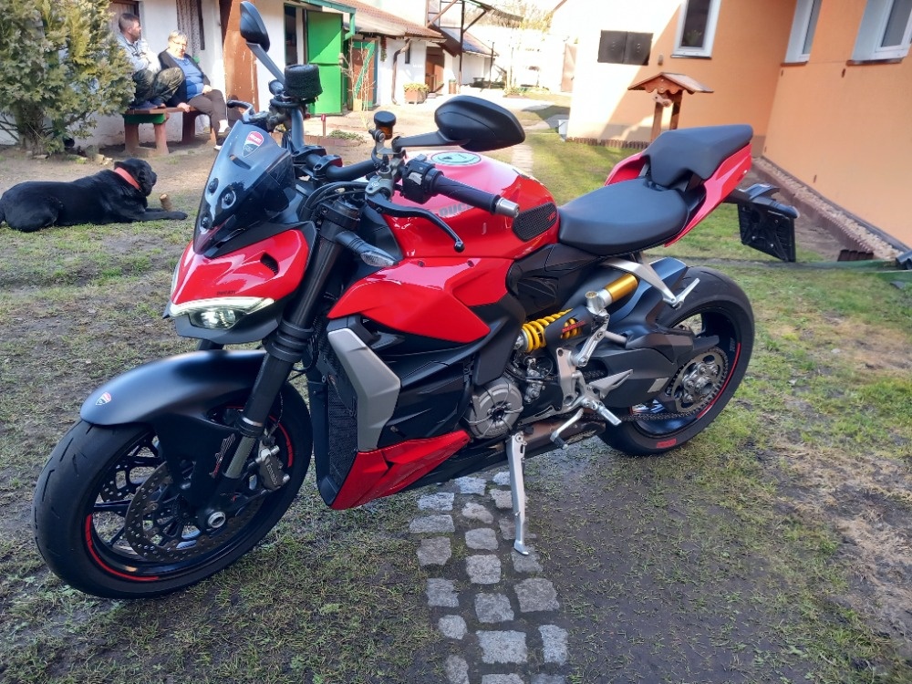 Ducati Streetfighter V2 - 3