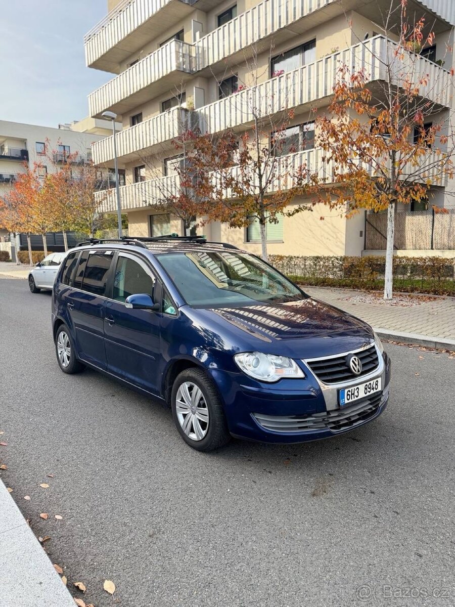Volkswagen Touran Facelift 7 míst 1.9TDI Automat - 3