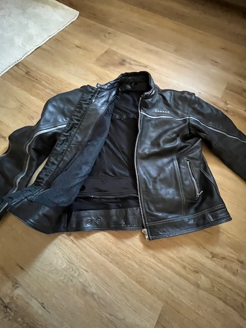 Kožená bunda černé barvy - 3