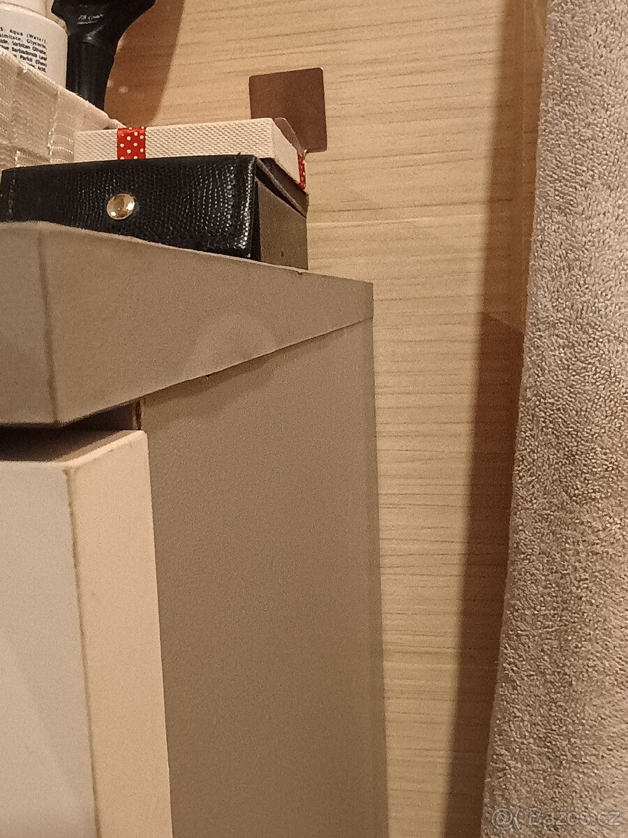 Koupelnová skříňka - 3