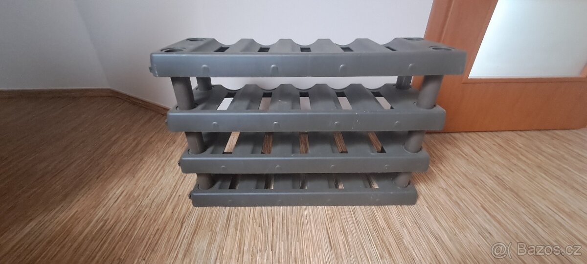 Držák na lahve plastovy - 3