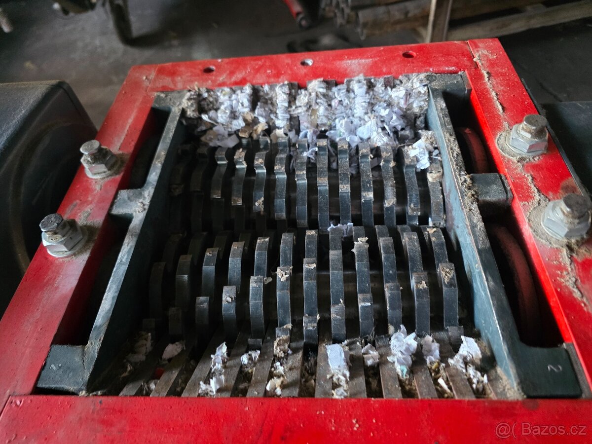 Dvourototovy drtič pomalubezny - 3