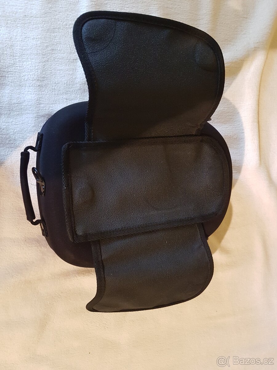 Cestovní tašky, helma - 3