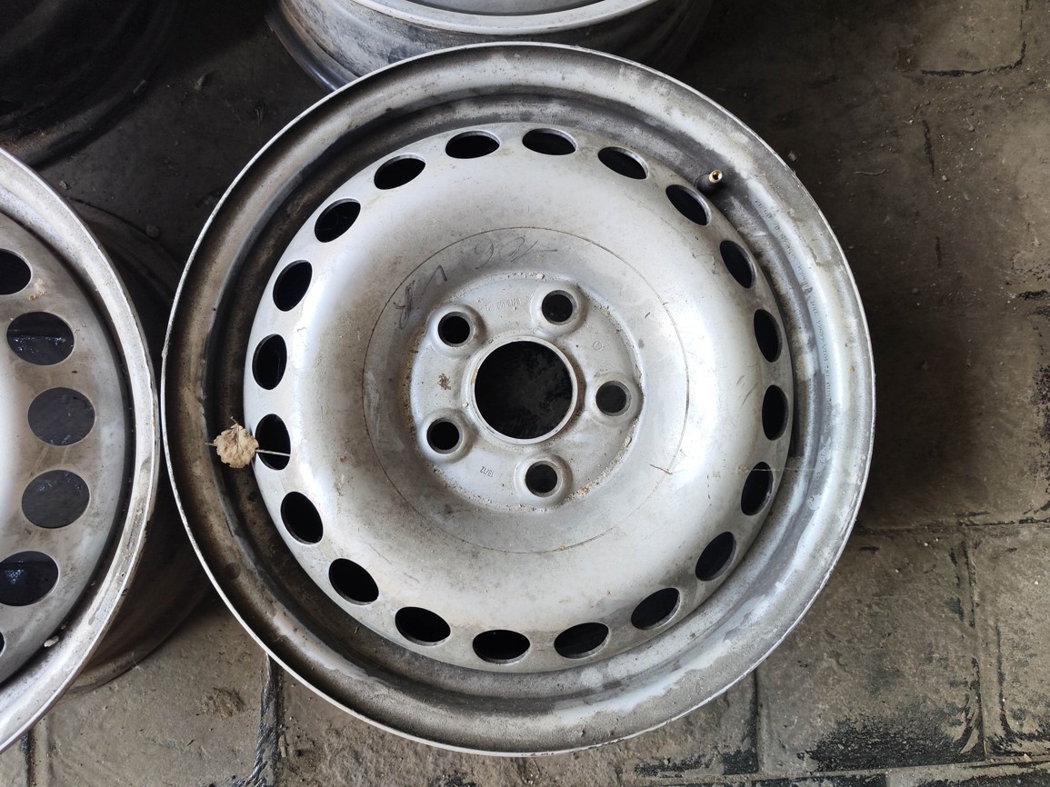4ks 16"plechových disků 5x120 origo VW T5 T6 T6.1 Multivan