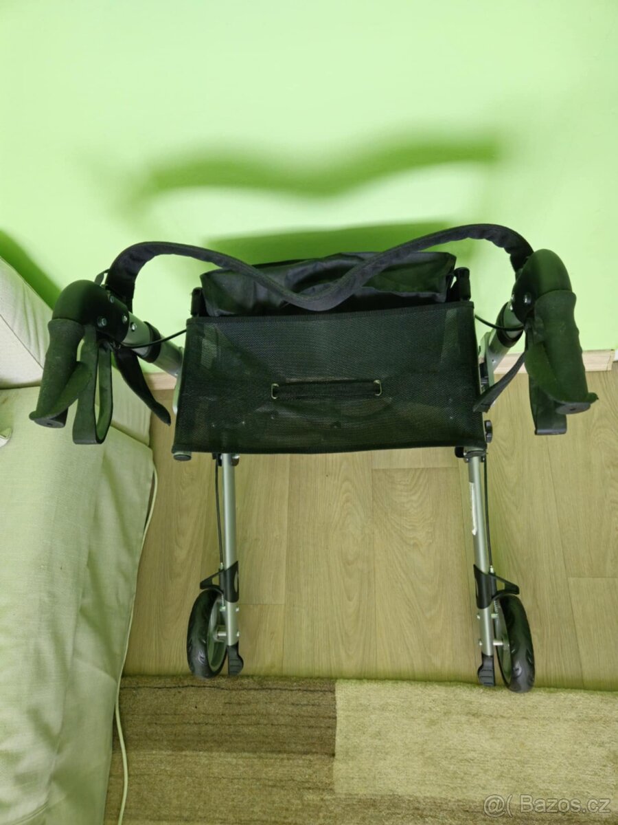 Čtyřkolové chodítko / sedátko pro seniory - 3