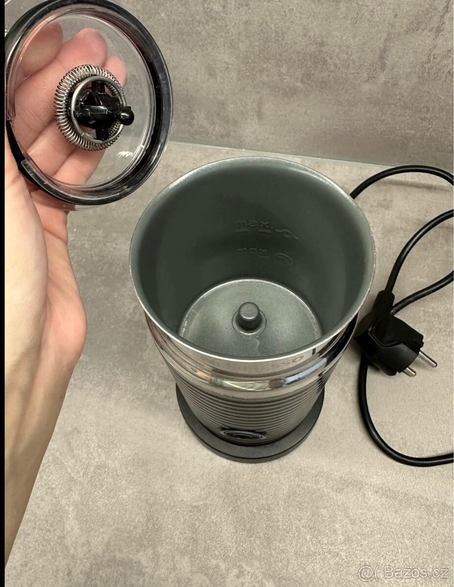 Kávovar Nespresso Vertuo Next + šlehač na mléko - 3
