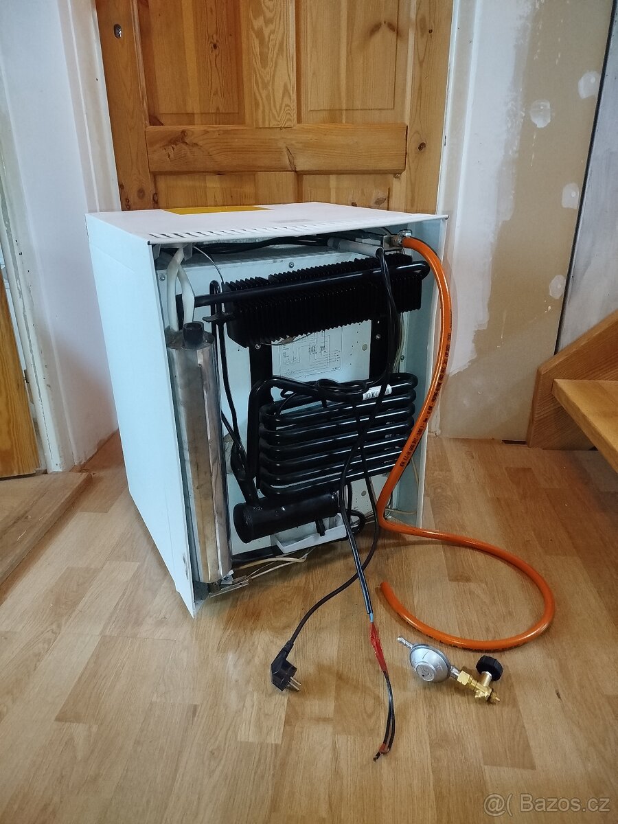 Absorpční karavanové lednička na plyn, 12V, 230V, trojkombi - 3