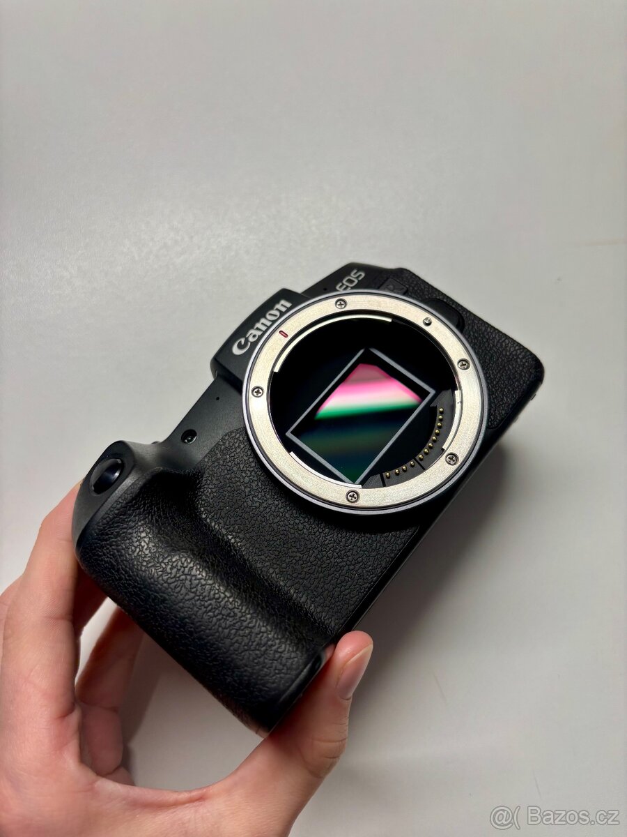 Canon EOS RP /full-frame, skvělý stav, 4 baterky + nabíječka - 3