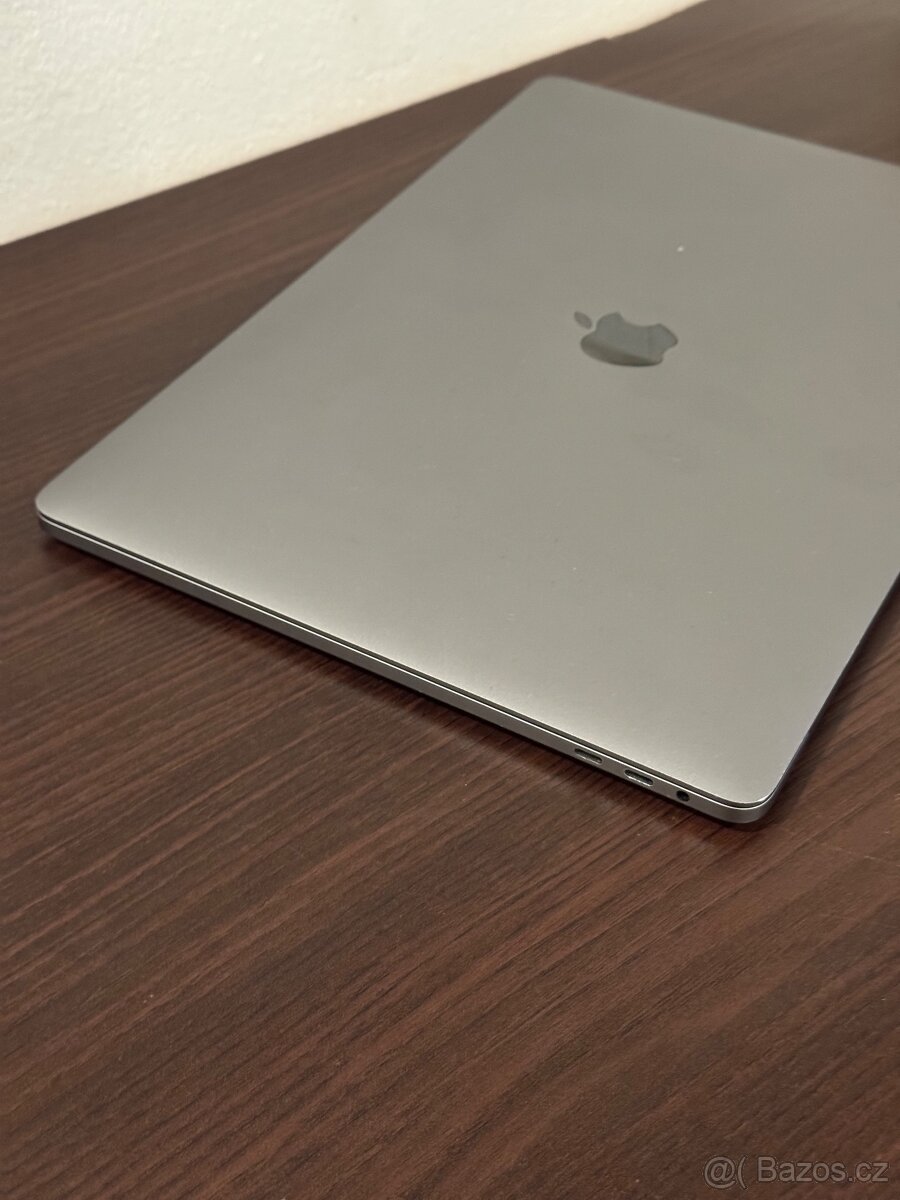 MacBook Pro 15"(2017) - i7/16GB/512GB - DPH - 3