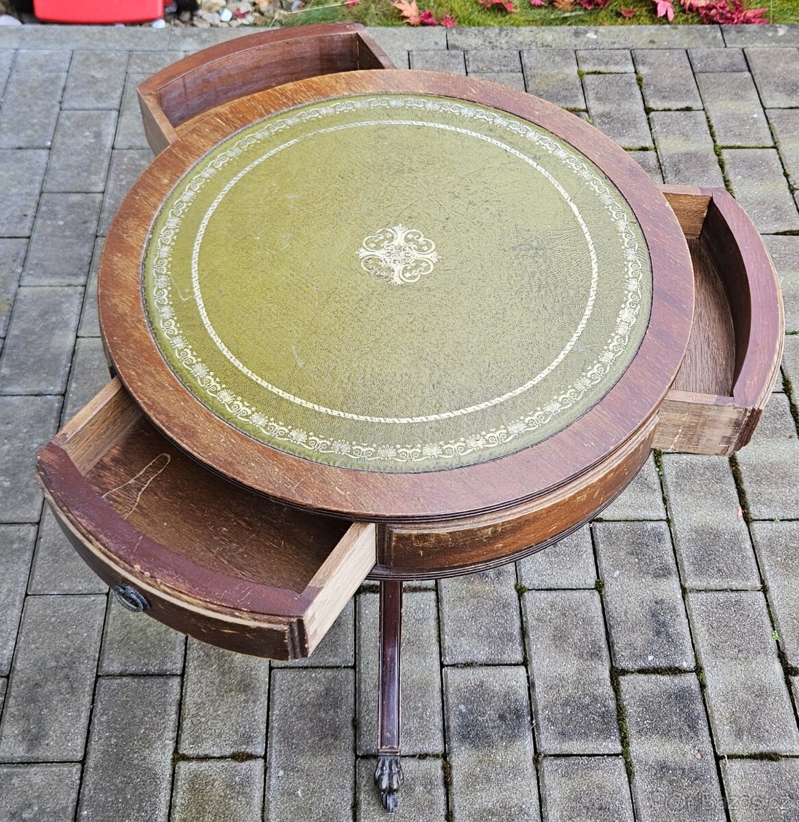 Kulatý starožitný stolek třeba pro telefon - 3