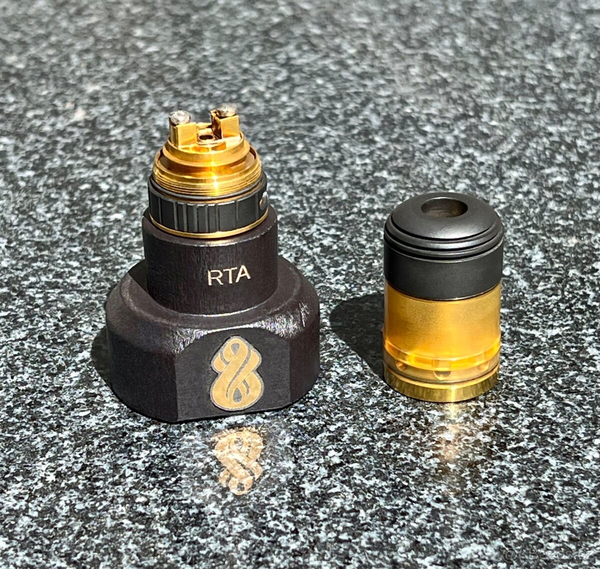 Hussar Vapes Torpedo Micro RTA Black & Gold, výborný stav - 3