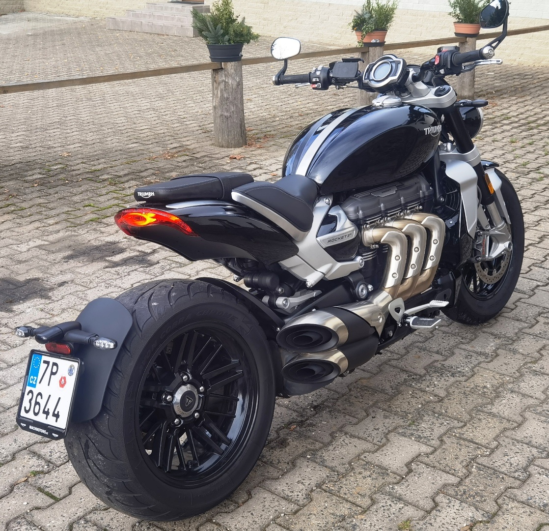 2022 Triumph Rocket 3 R Phantom Black QuickShifter - 3