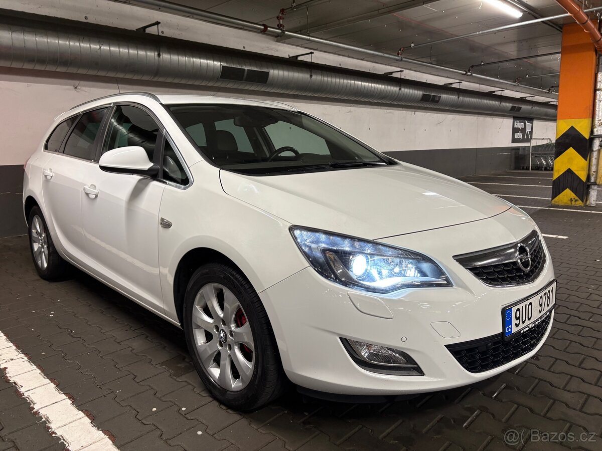 Opel Astra 1.7CDTI/92kw Xenony Výbava - 3