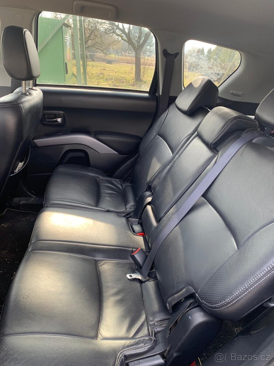 Auto s přívěsem na koně - 3