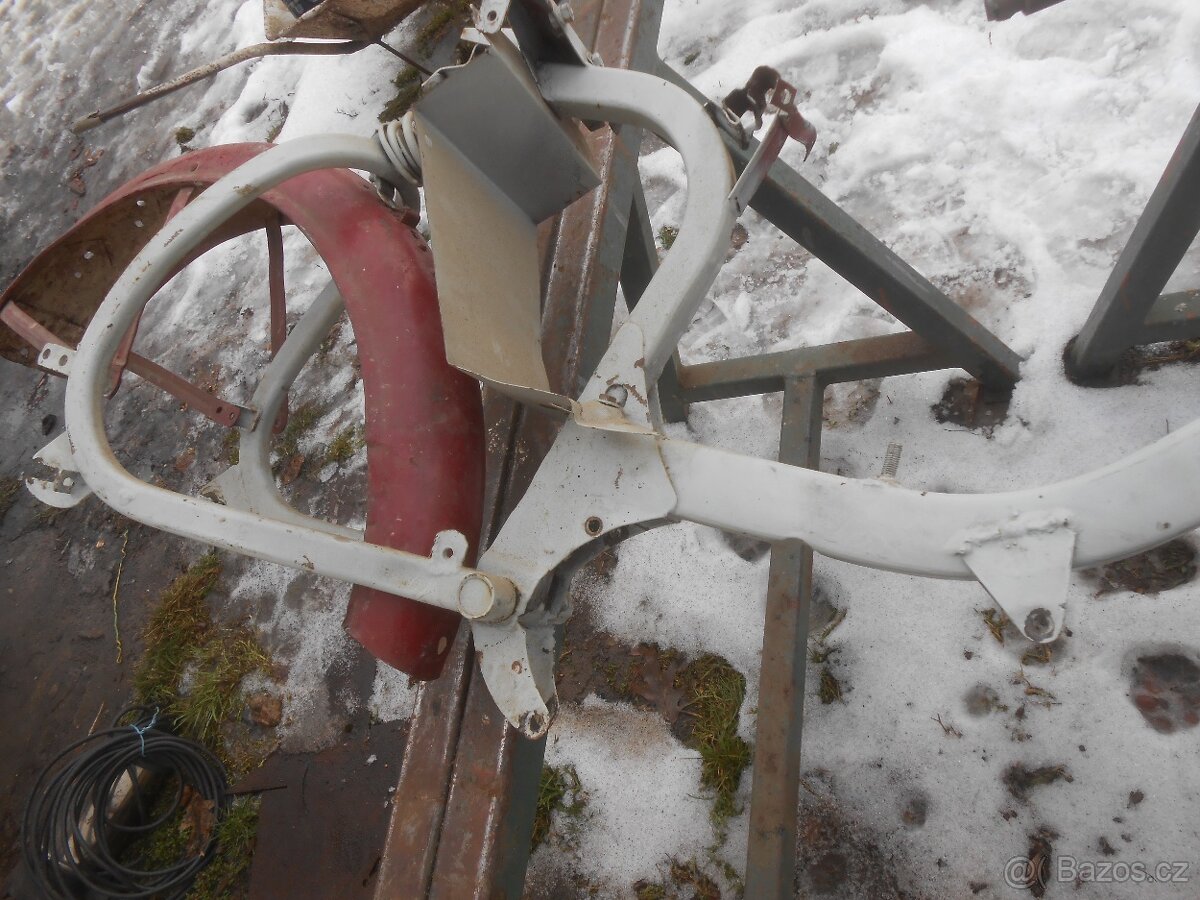 Díly Jawa 550 Pařez - 3