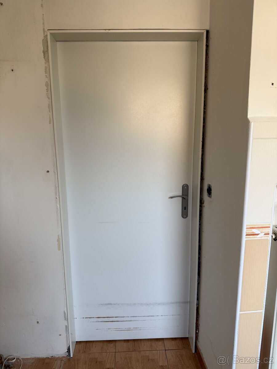 Bílé 80P + zárubeň + kování - 3