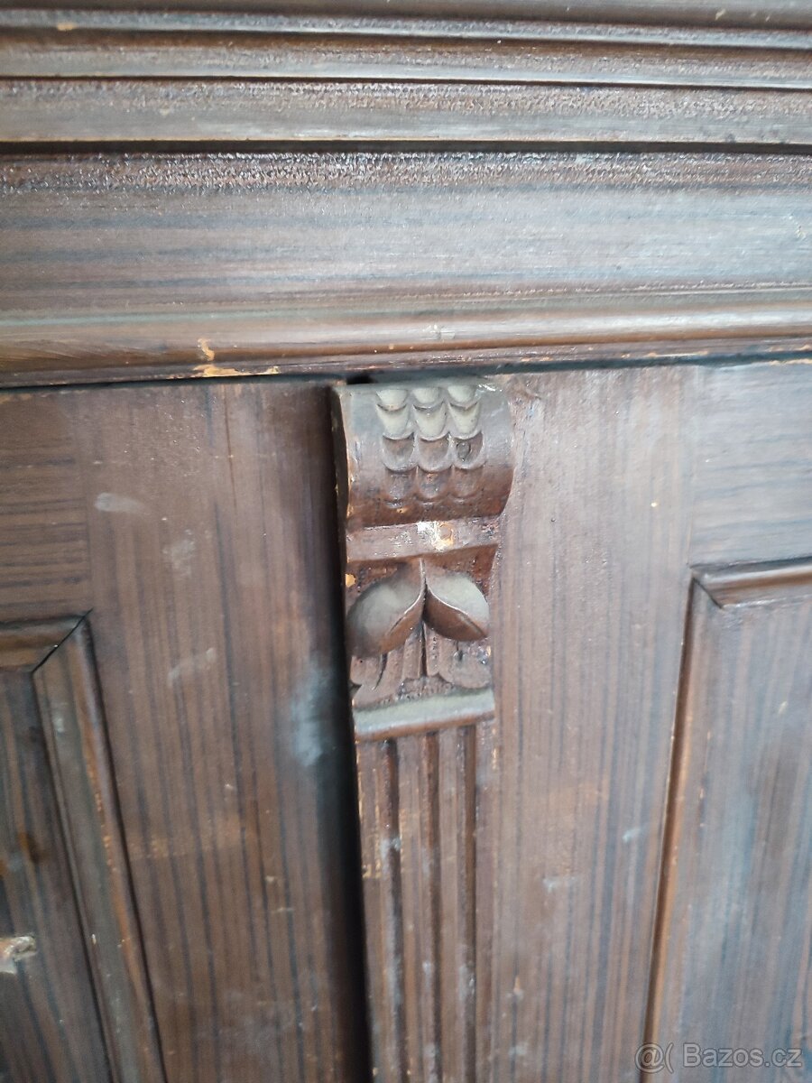 Stará dobová skříň - 3