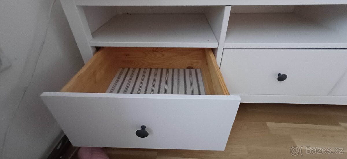 IKEA Hemnes TV stolek - 3