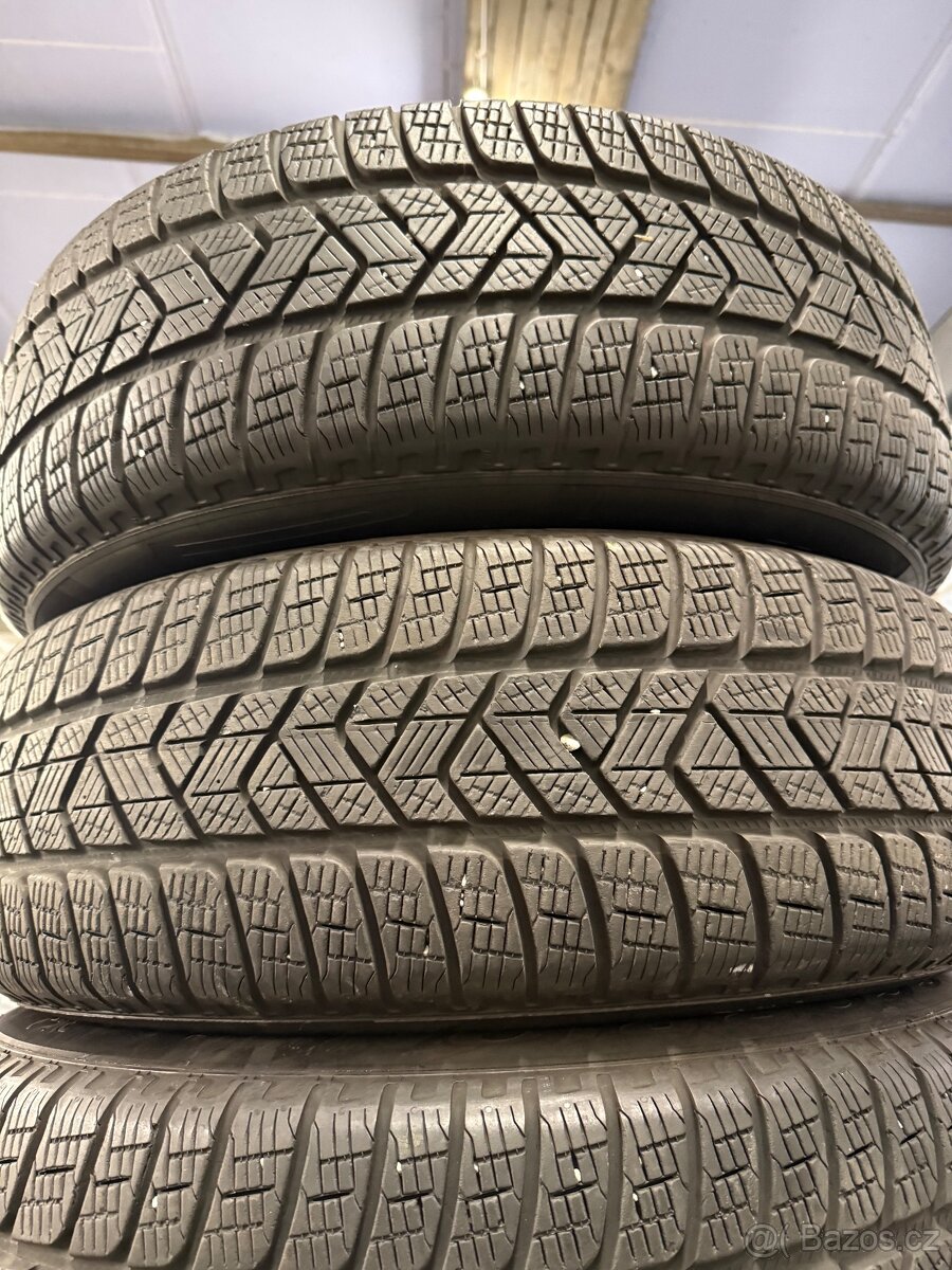 prodám zimní 215/60/17 Pirelli - 3