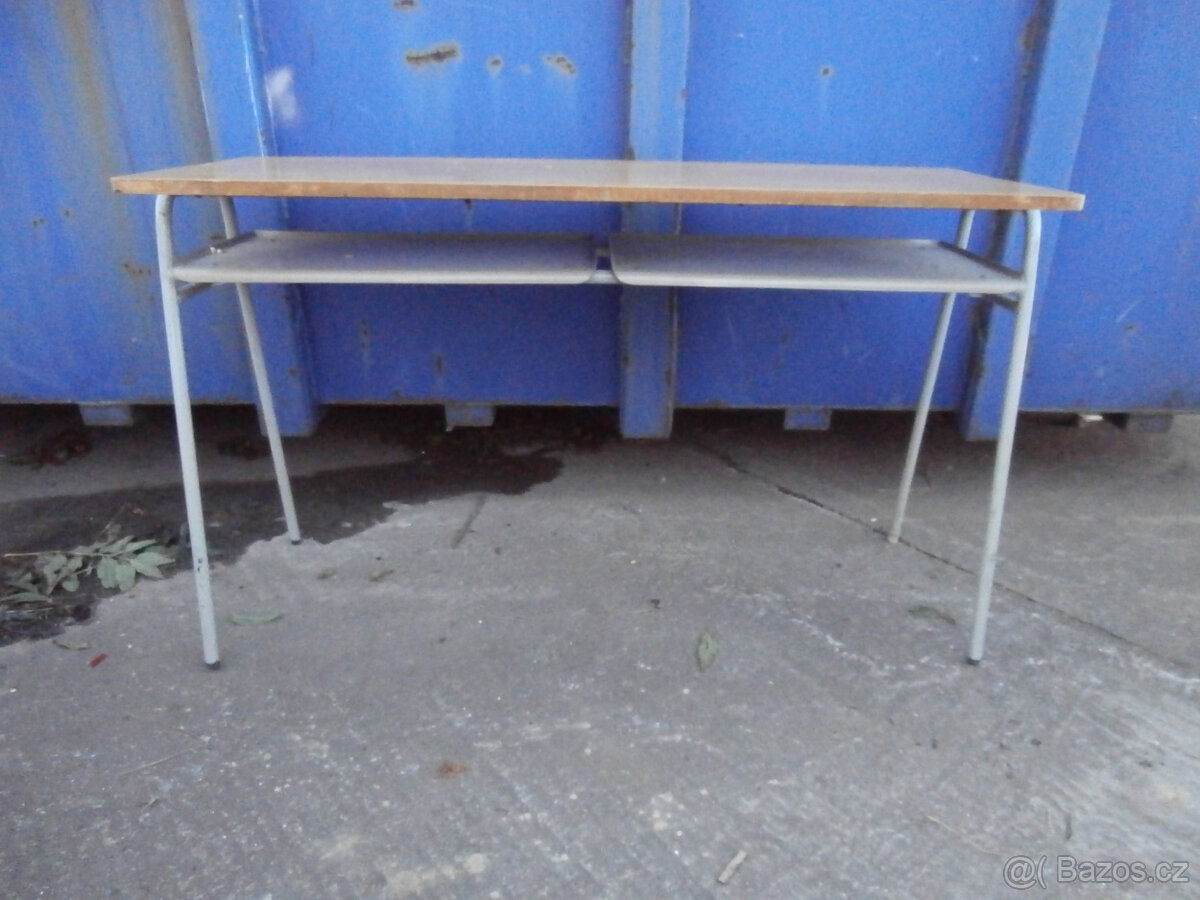 Stůl pracovní lehký montážni ponk školní lavice za 300 kč - 3