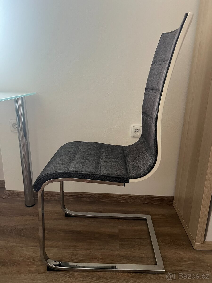 Skleněný jídelní stůl + židle - 3