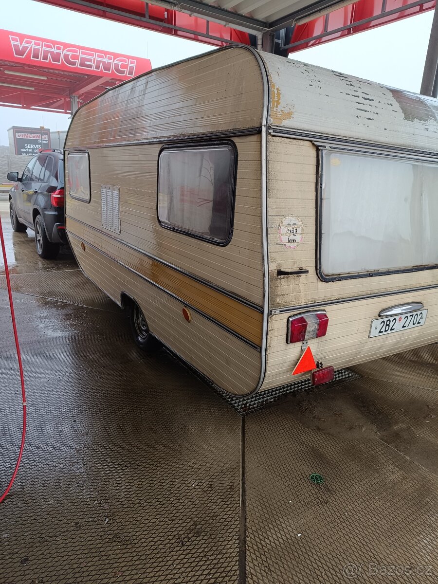 Prodám přívěsný vozík karavan vlek do 700 kg. - 3