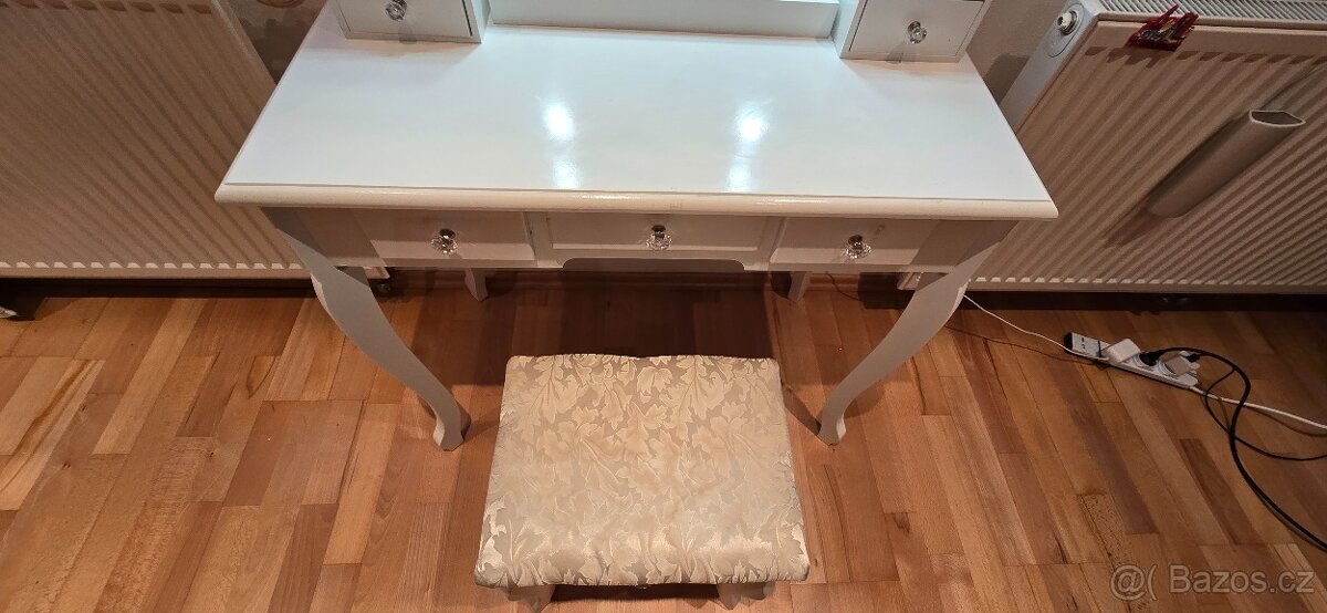 toaletní stolek - 3