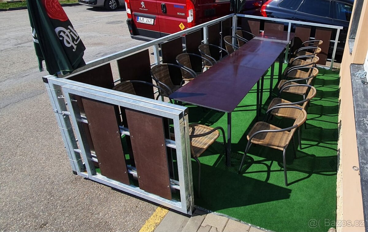 Předzahrádka u restaurace - 3