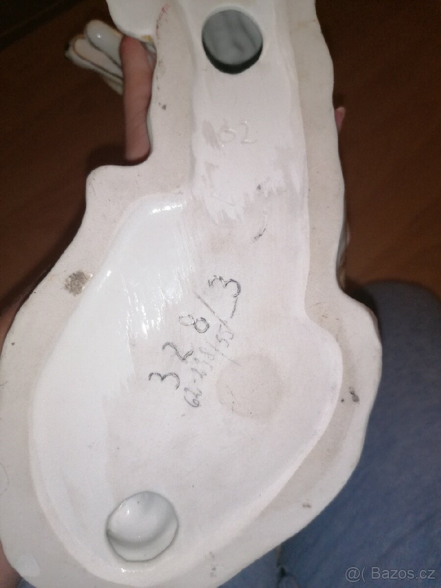 Porcelánový pes - 3